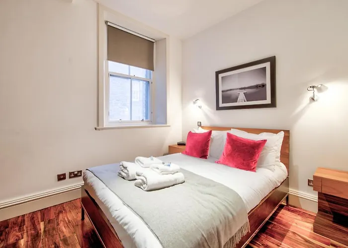 Sumptuous 2Br Apt Next To Edinburgh Castle!